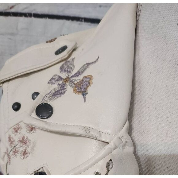 Blanknyc Embroidered Floral Faux Leather Moto Jacket Size Small - Picture 7 of 9